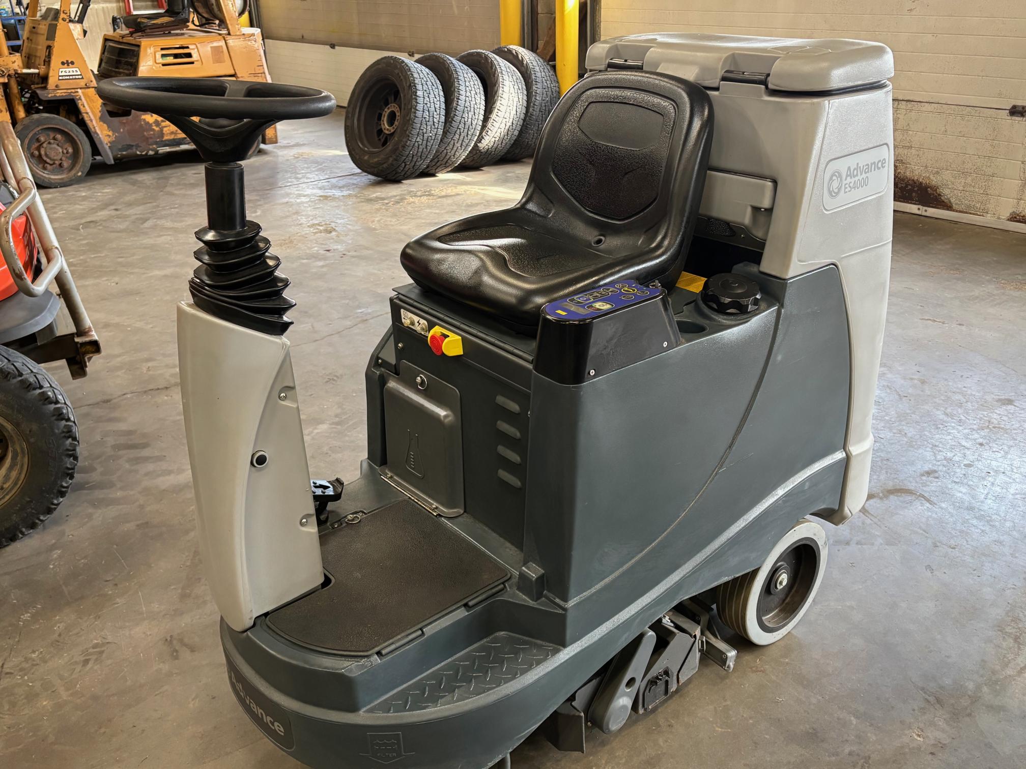 2024 NILFISK ES4000 - Image 3